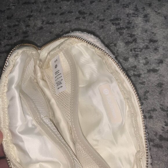 Lululemon Everywhere Bag Fleece 1L - Picture 2 of 3